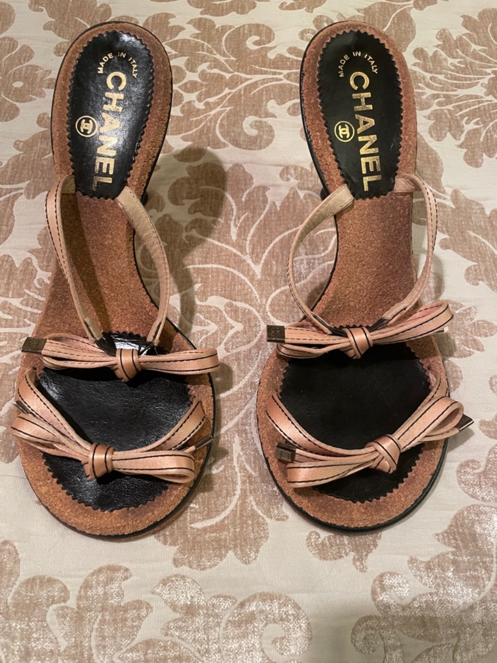 CHANEL Pink Leather Bow Slingback Heels - Picture 2 of 6